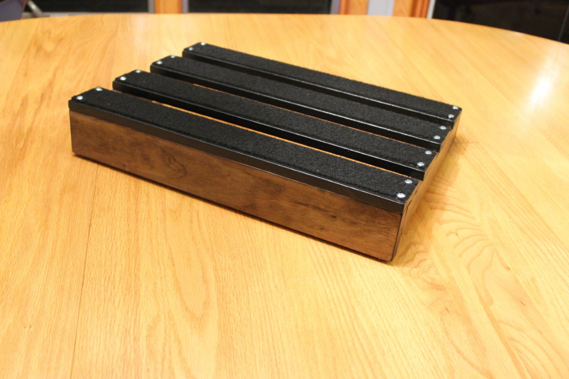 Side view of the 18x13inch Underglowed handmade PedalBoard for guitar